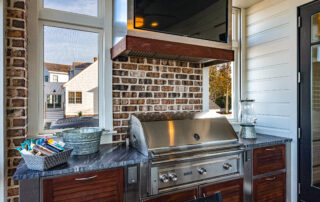 A grill in the middle of an outdoor kitchen.